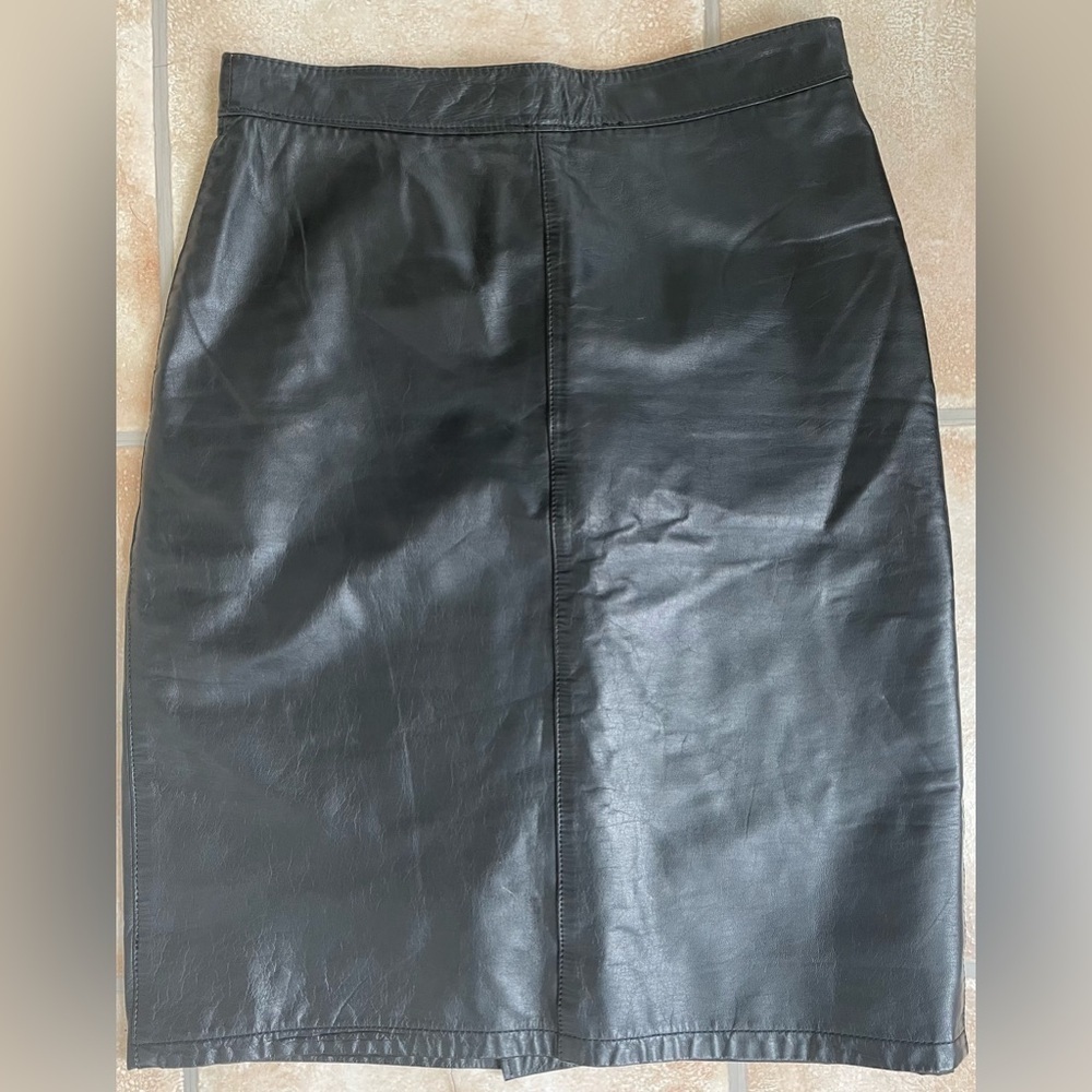Vintage Sergio Classics 100% leather black pencil skirt, back zip; size 11/12